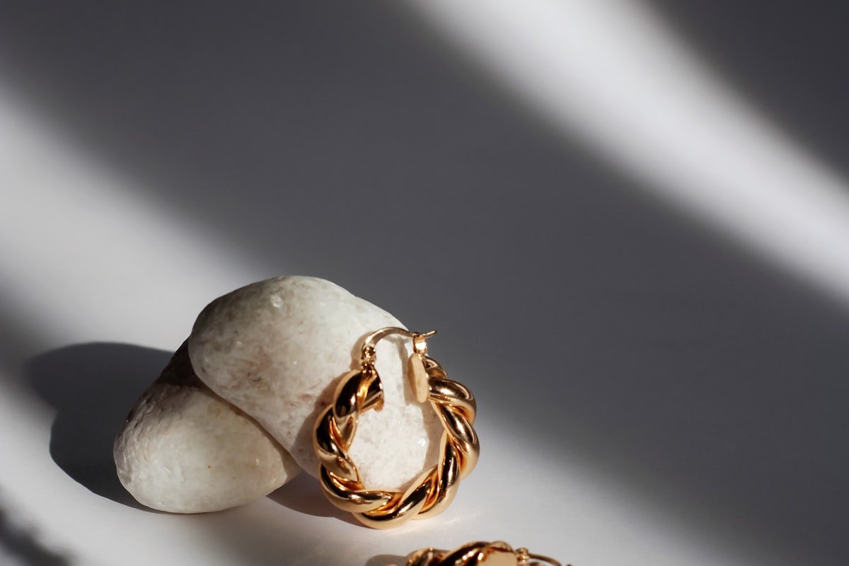 How to Build an Everyday Jewelry Collection That Lasts